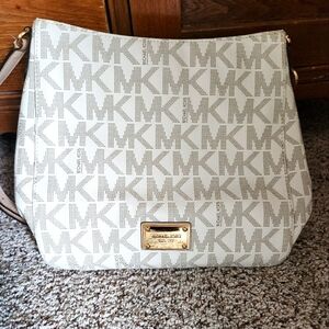 Excellent Conditon Michael Kors Cream Crossbody Bag